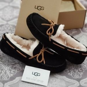 UGG Women's Dakota Slipper